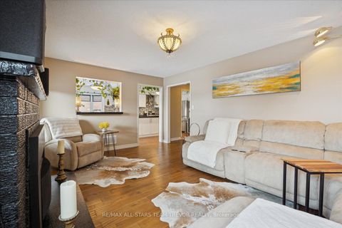 Photo 14 at 22 Chartwell Crescent, Keswick North, Georgina