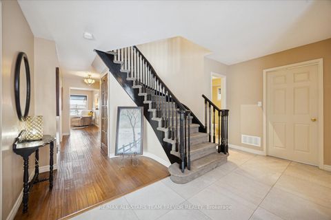 Photo 18 at 22 Chartwell Crescent, Keswick North, Georgina