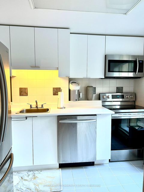 Photo 15 at 211 - 88 Charles Street, Yonge Corridor, Toronto