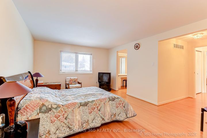 Photo 12 at 31 Whitehorn Crescent, Don Valley Village, Toronto