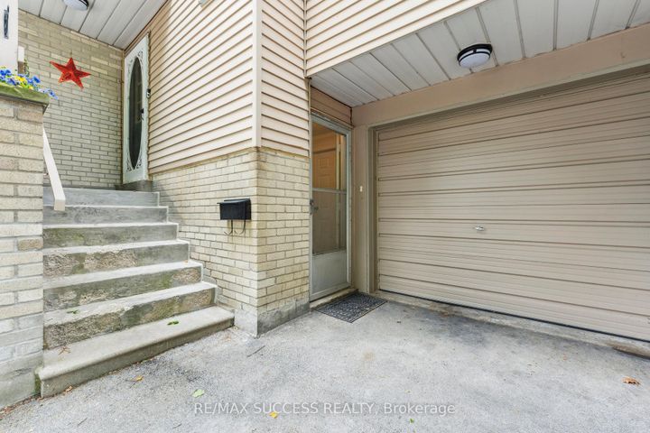 Photo 0 at 82 Lynden Circle, Georgetown, Halton Hills