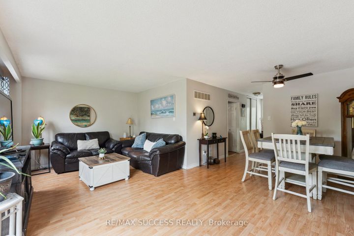 Photo 3 at 82 Lynden Circle, Georgetown, Halton Hills