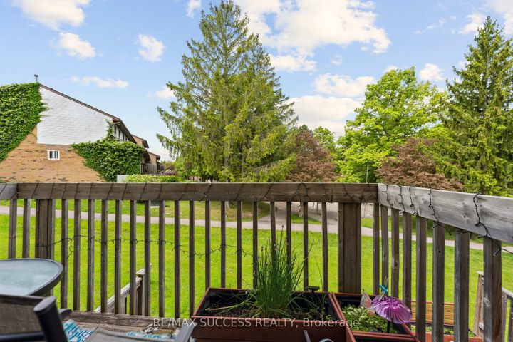 Photo 7 at 82 Lynden Circle, Georgetown, Halton Hills
