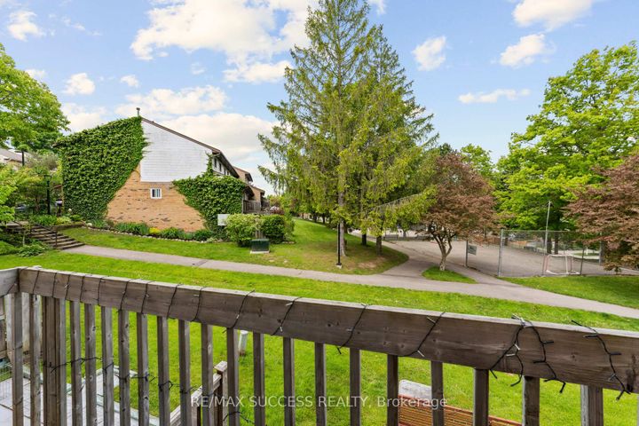 Photo 8 at 82 Lynden Circle, Georgetown, Halton Hills