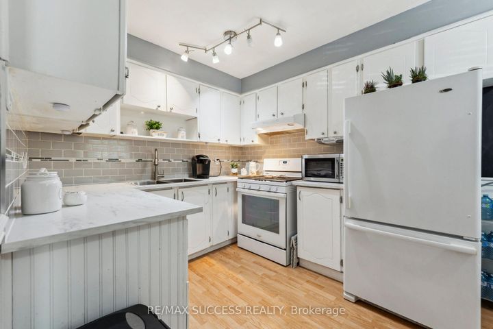 Photo 9 at 82 Lynden Circle, Georgetown, Halton Hills