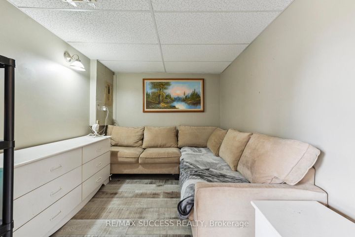 Photo 16 at 82 Lynden Circle, Georgetown, Halton Hills