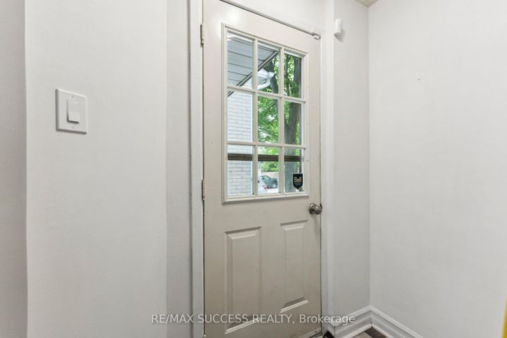 Photo 17 at 82 Lynden Circle, Georgetown, Halton Hills