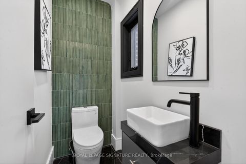 Photo 22 at 137 Cheltenham Avenue, York Mills, Toronto