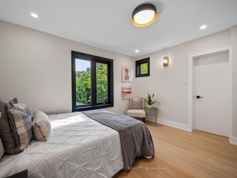 Photo 32 at 137 Cheltenham Avenue, York Mills, Toronto