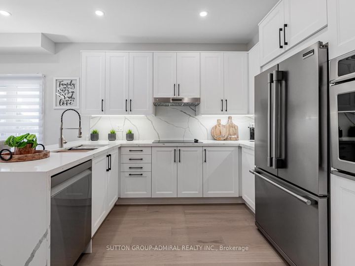 Photo 6 at 109 Barli Crescent, Patterson, Vaughan