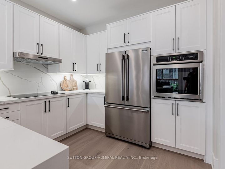 Photo 7 at 109 Barli Crescent, Patterson, Vaughan