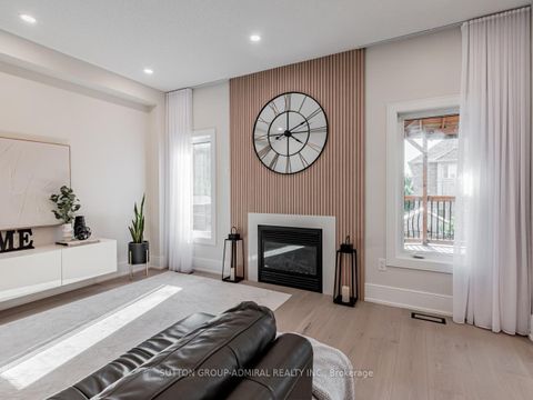 Photo 3 at 109 Barli Crescent, Patterson, Vaughan