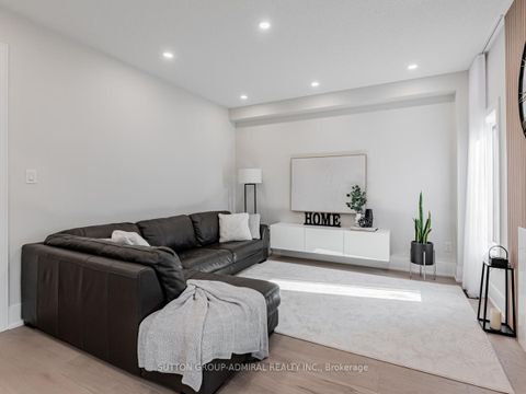 Photo 10 at 109 Barli Crescent, Patterson, Vaughan