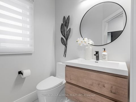 Photo 11 at 109 Barli Crescent, Patterson, Vaughan