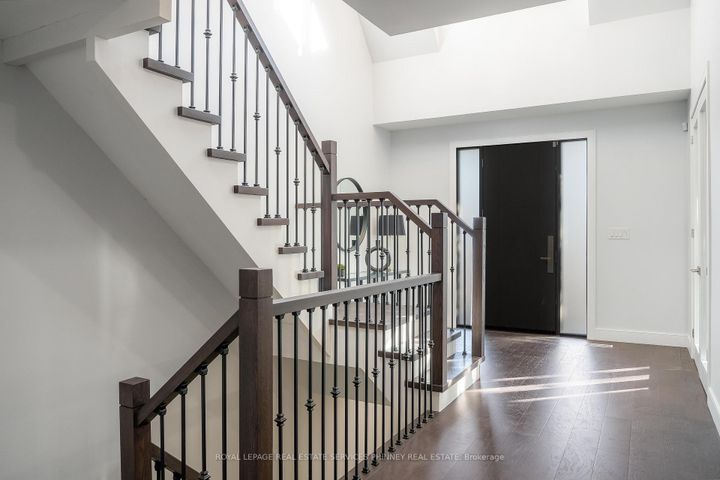 Photo 1 at 1029 Lorne Park Road, Lorne Park, Mississauga