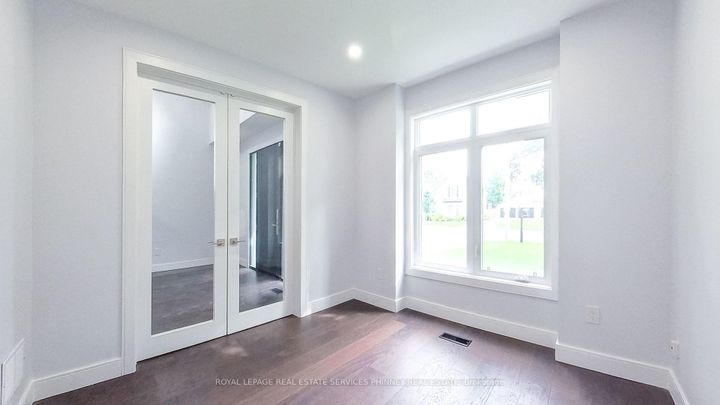 Photo 2 at 1029 Lorne Park Road, Lorne Park, Mississauga