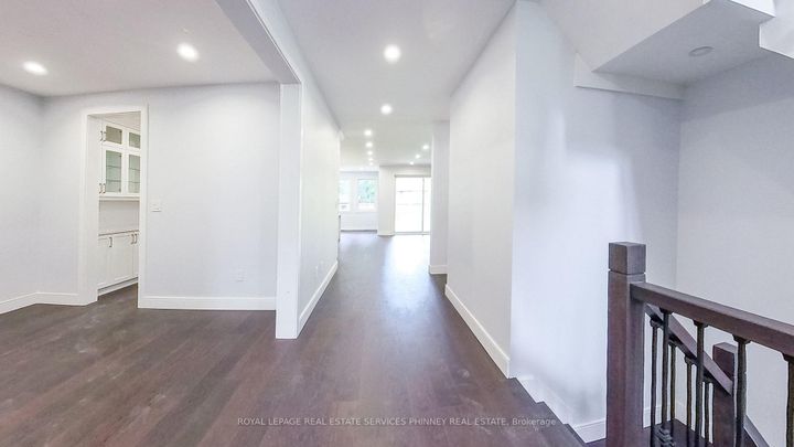 Photo 4 at 1029 Lorne Park Road, Lorne Park, Mississauga