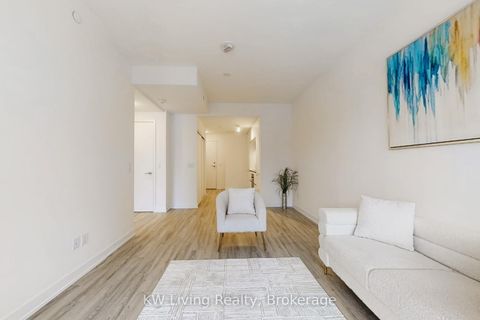 Photo 3 at 212 - 6 David Eyer Road, Rural Richmond Hill, Richmond Hill