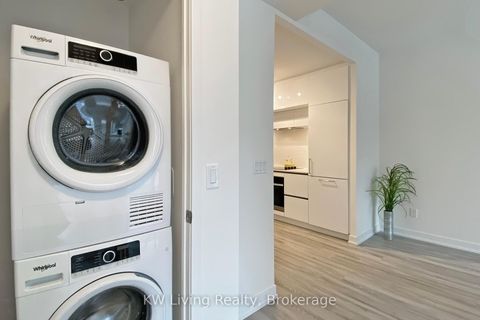 Photo 12 at 212 - 6 David Eyer Road, Rural Richmond Hill, Richmond Hill