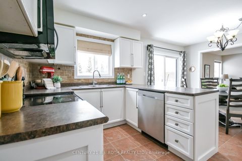 Photo 11 at 47 Maple Crown Terrace, Shore, Barrie