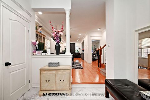 Photo 4 at 100 Kingsbridge Circle, Beverley Glen, Vaughan