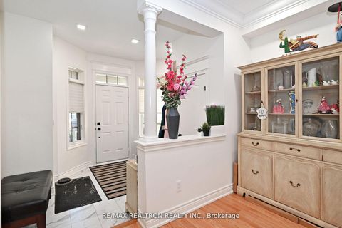 Photo 6 at 100 Kingsbridge Circle, Beverley Glen, Vaughan