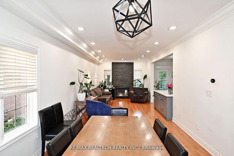 Photo 9 at 100 Kingsbridge Circle, Beverley Glen, Vaughan