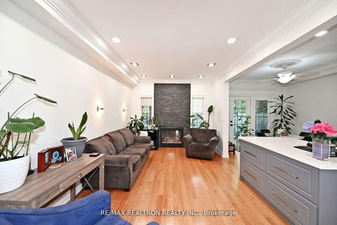 Photo 10 at 100 Kingsbridge Circle, Beverley Glen, Vaughan