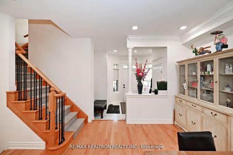 Photo 14 at 100 Kingsbridge Circle, Beverley Glen, Vaughan