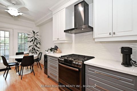 Photo 18 at 100 Kingsbridge Circle, Beverley Glen, Vaughan