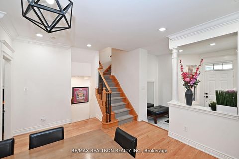 Photo 22 at 100 Kingsbridge Circle, Beverley Glen, Vaughan