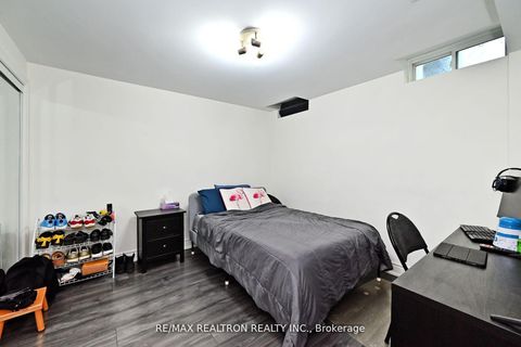 Photo 37 at 100 Kingsbridge Circle, Beverley Glen, Vaughan