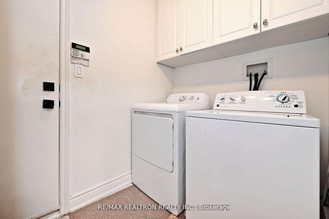 Photo 41 at 100 Kingsbridge Circle, Beverley Glen, Vaughan