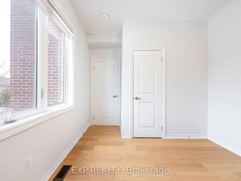 Photo 7 at 51 Ahchie Court, Patterson, Vaughan