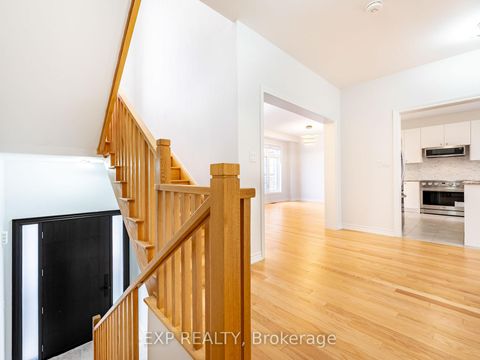 Photo 10 at 51 Ahchie Court, Patterson, Vaughan