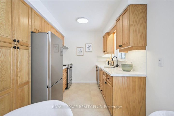 Photo 15 at 3655 Burnbrae Drive, Erindale, Mississauga