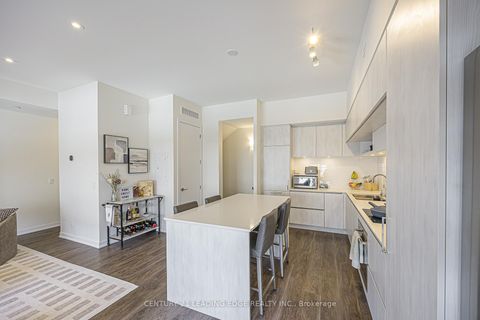 Photo 4 at 303 - 6 STECKLEY HOUSE Lane, Rural Richmond Hill, Richmond Hill