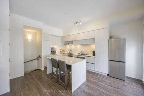 Photo 7 at 303 - 6 STECKLEY HOUSE Lane, Rural Richmond Hill, Richmond Hill