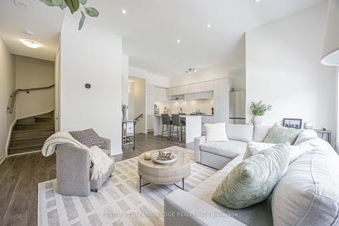 Photo 8 at 303 - 6 STECKLEY HOUSE Lane, Rural Richmond Hill, Richmond Hill