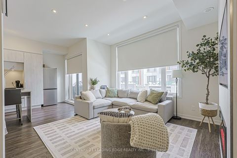 Photo 9 at 303 - 6 STECKLEY HOUSE Lane, Rural Richmond Hill, Richmond Hill