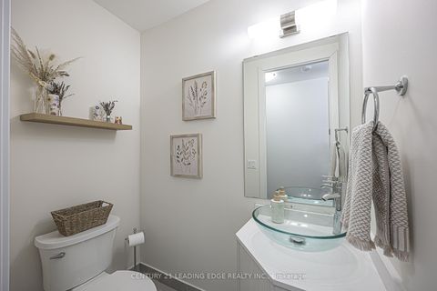 Photo 13 at 303 - 6 STECKLEY HOUSE Lane, Rural Richmond Hill, Richmond Hill