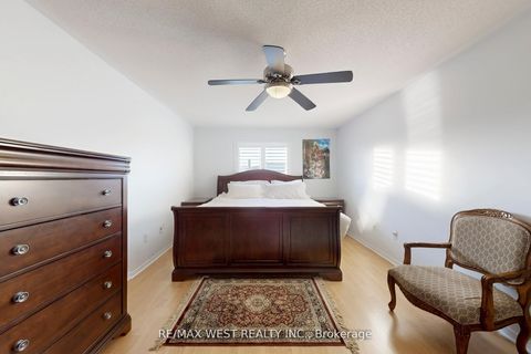 Photo 24 at 40 San Gabriele Place, Humber Summit, Toronto