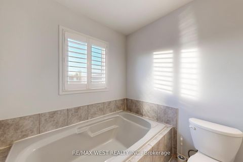 Photo 28 at 40 San Gabriele Place, Humber Summit, Toronto