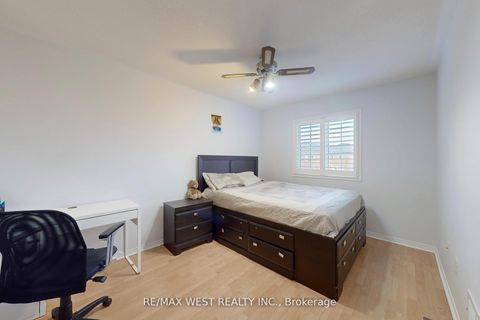 Photo 31 at 40 San Gabriele Place, Humber Summit, Toronto