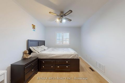 Photo 32 at 40 San Gabriele Place, Humber Summit, Toronto