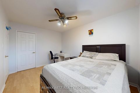 Photo 33 at 40 San Gabriele Place, Humber Summit, Toronto