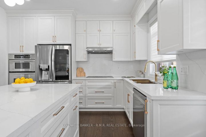 Photo 13 at 8 Valley Vista Drive, Patterson, Vaughan