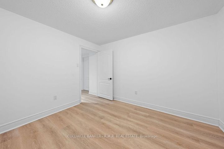 Photo 35 at 8 Valley Vista Drive, Patterson, Vaughan