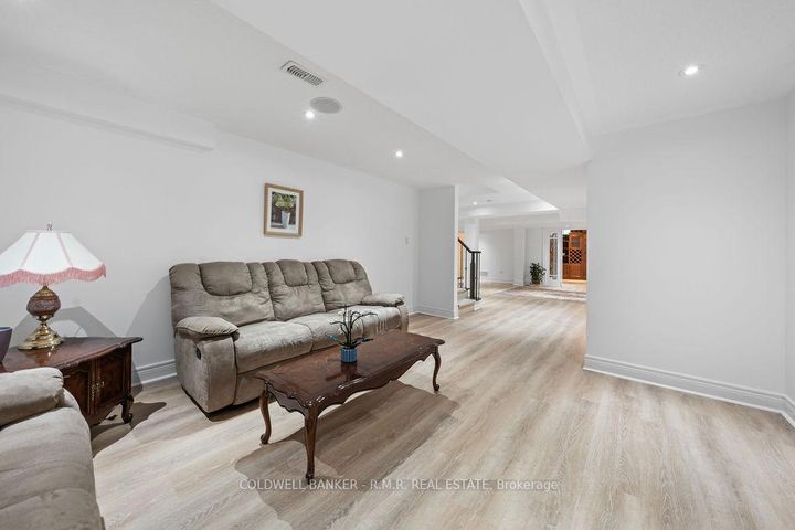 Photo 37 at 8 Valley Vista Drive, Patterson, Vaughan