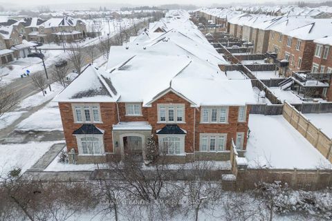 Photo 2 at 8 Valley Vista Drive, Patterson, Vaughan